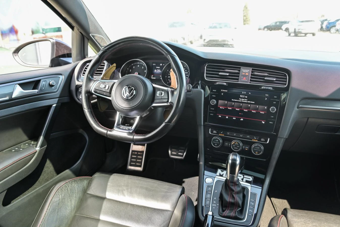 VW Golf GTI 2.0T* АвтоКредит* (Цена до БГ) , снимка 7 - Автомобили и джипове - 54155218