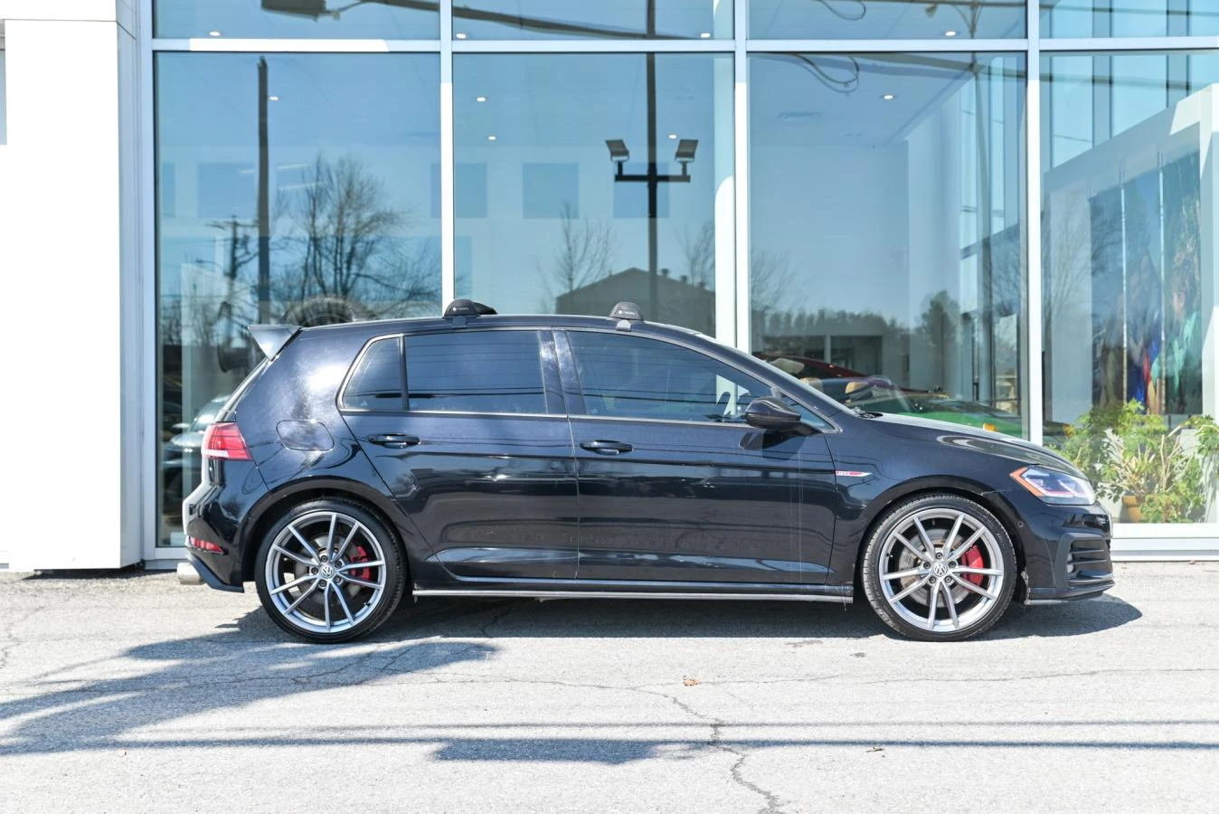 VW Golf GTI 2.0T* АвтоКредит* (Цена до БГ) , снимка 5 - Автомобили и джипове - 54155218