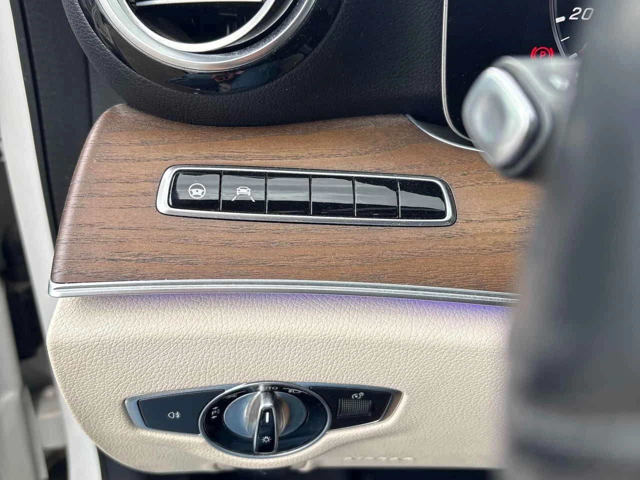 Mercedes-Benz E 450 * CARFAX * ДИСТРОНИК * BURMESTER * АВТОКРЕДИТ * , снимка 12 - Автомобили и джипове - 54863589