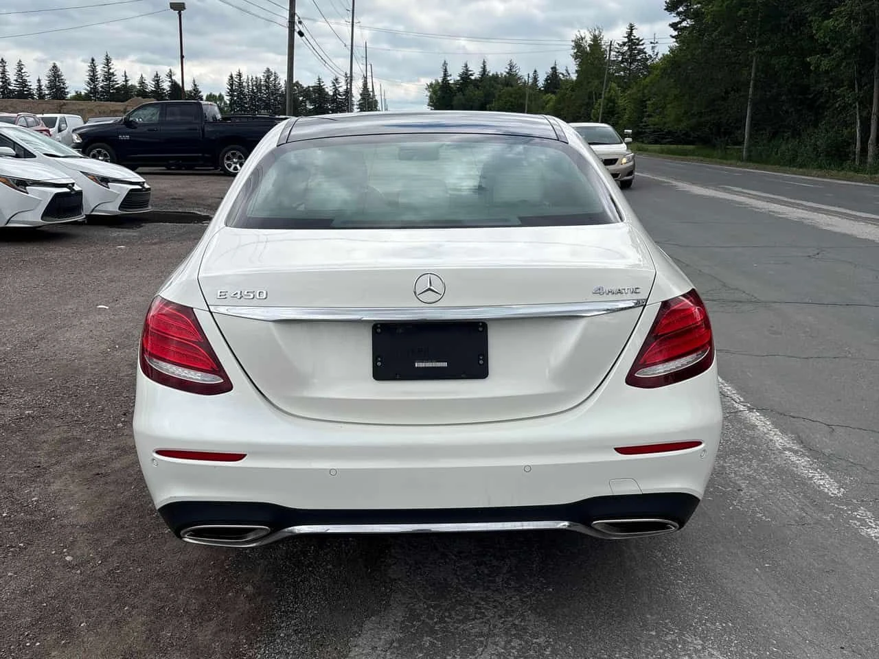 Mercedes-Benz E 450 * CARFAX * ДИСТРОНИК * BURMESTER * АВТОКРЕДИТ * , снимка 4 - Автомобили и джипове - 54863589
