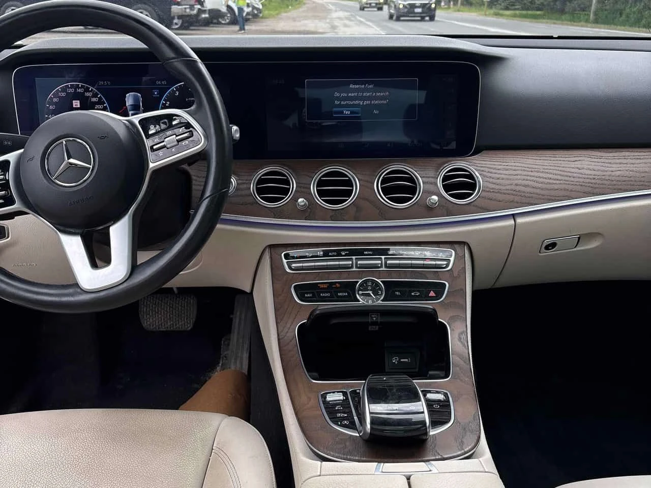 Mercedes-Benz E 450 * CARFAX * ДИСТРОНИК * BURMESTER * АВТОКРЕДИТ * , снимка 9 - Автомобили и джипове - 54863589