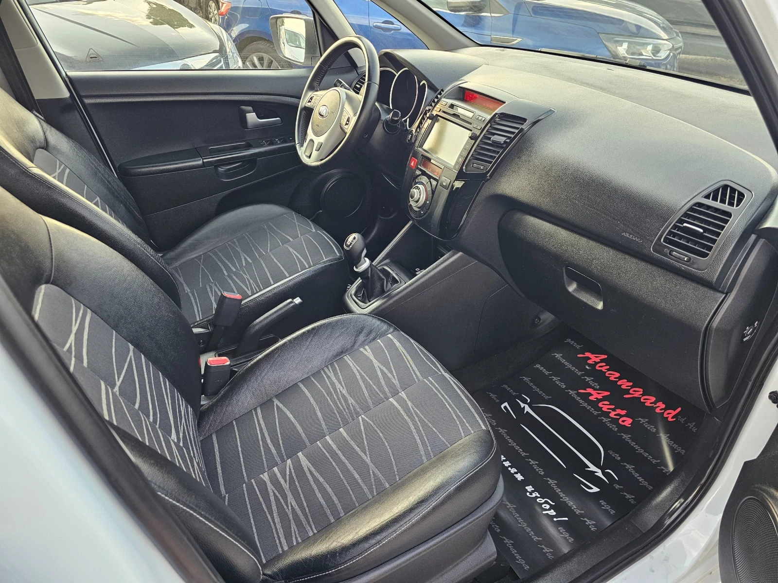 Kia Venga 1.4i, 90к.с., GPL, снимка 9 - Автомобили и джипове - 55437282