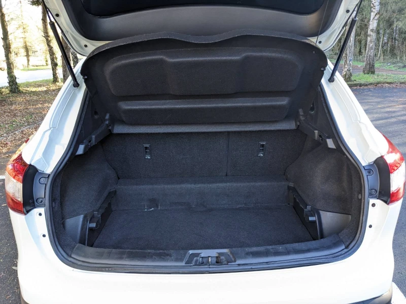 Nissan Qashqai 1.2, снимка 14 - Автомобили и джипове - 51546389