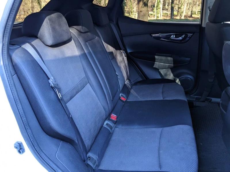 Nissan Qashqai 1.2, снимка 13 - Автомобили и джипове - 51546389