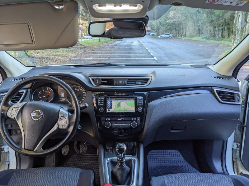 Nissan Qashqai 1.2, снимка 8 - Автомобили и джипове - 51546389