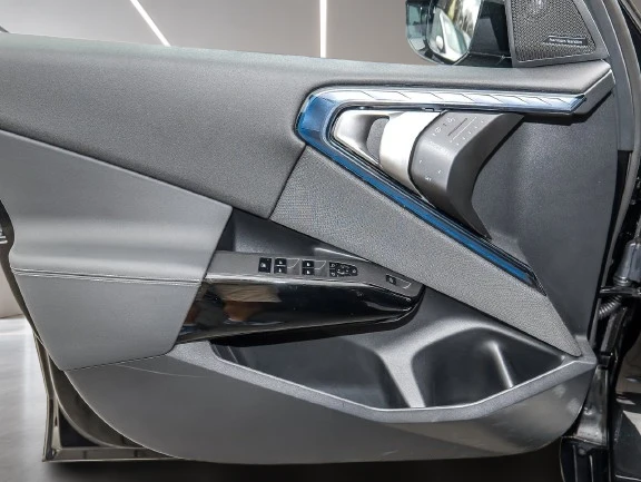 BMW X3 20i xDrive = M-Sport = Гаранция, снимка 4 - Автомобили и джипове - 55890397