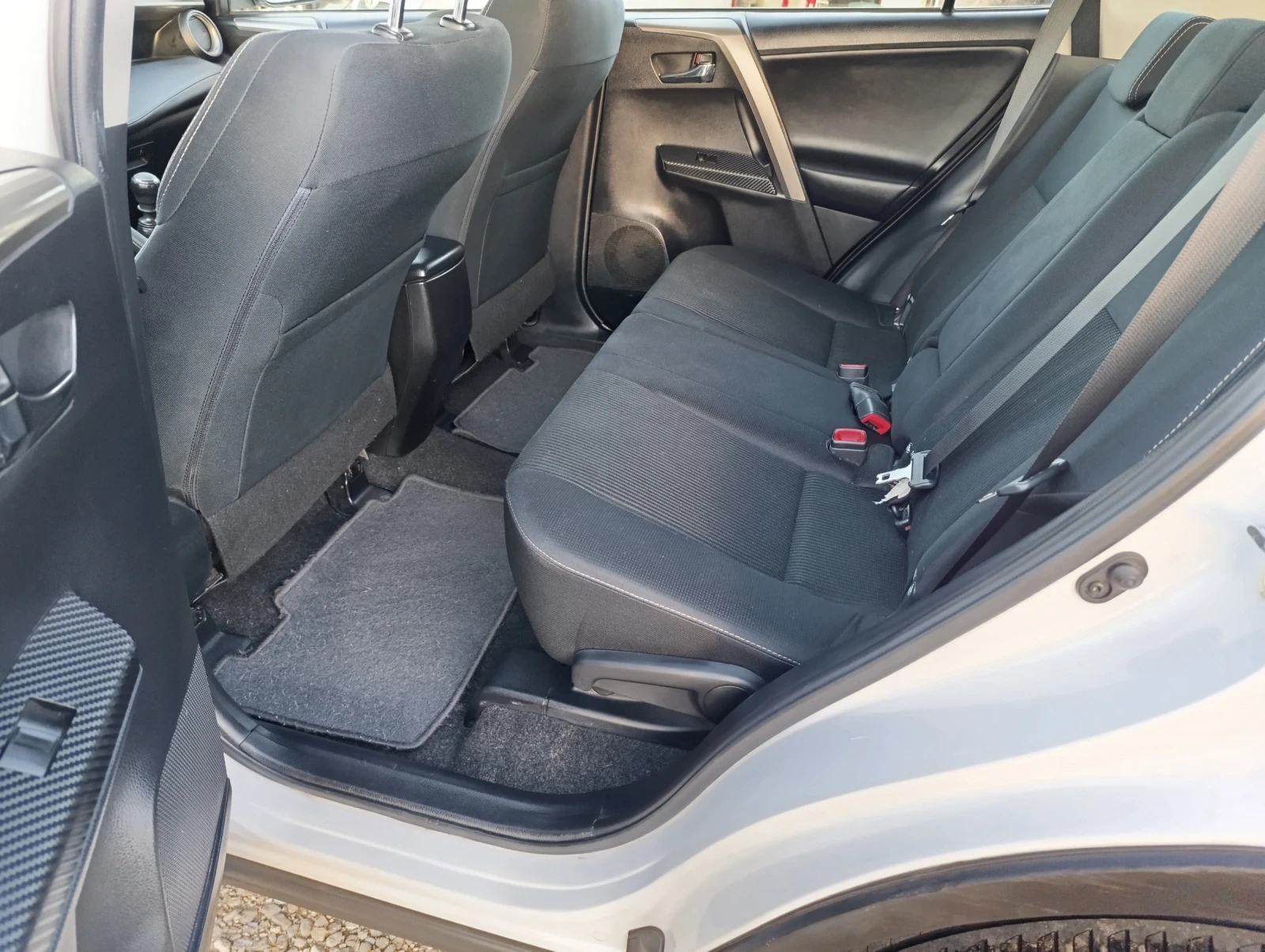 Toyota Rav4 2.0 D4-d - изображение 8