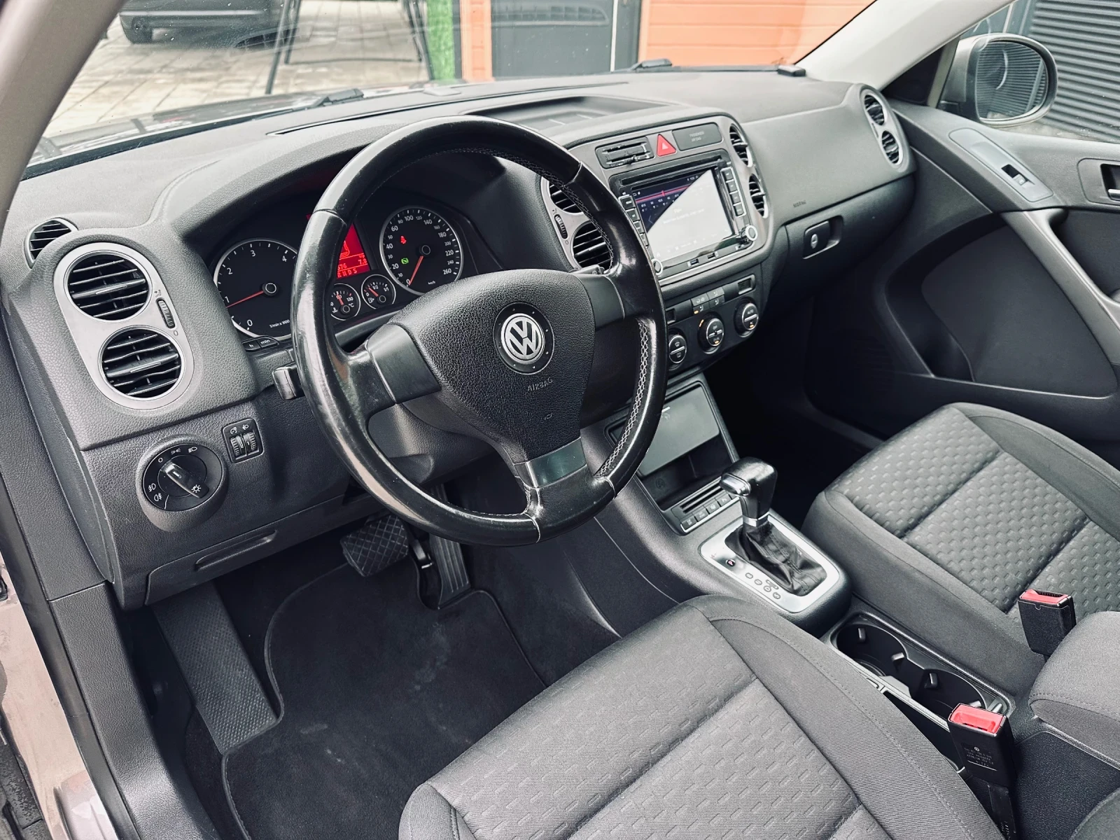 VW Tiguan 2.0 TDI/4x4/DSG/Navi - изображение 9