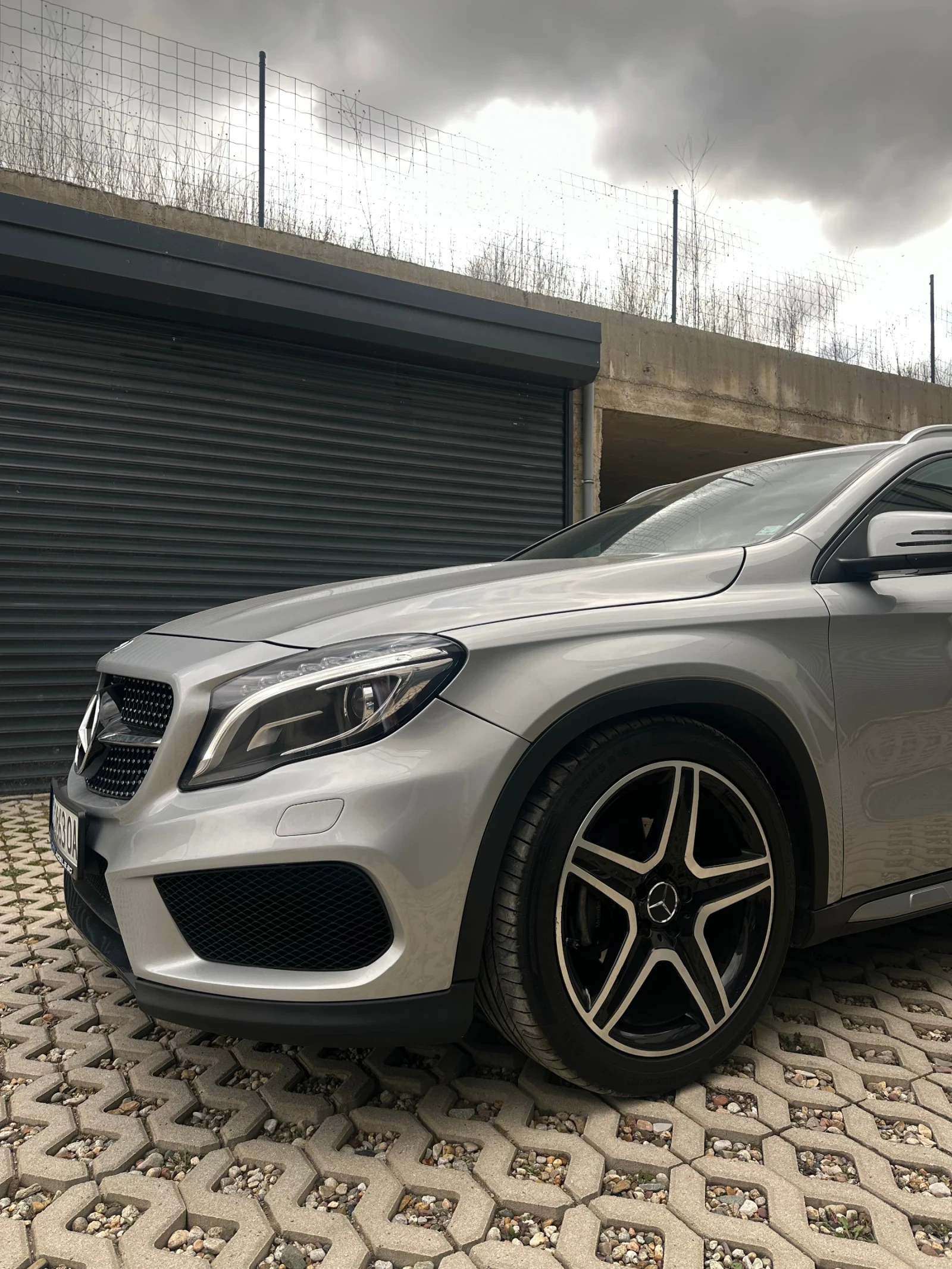 Mercedes-Benz GLA 200 AMG-Line | Apple CarPlay | Backup Camera , снимка 2 - Автомобили и джипове - 54161821