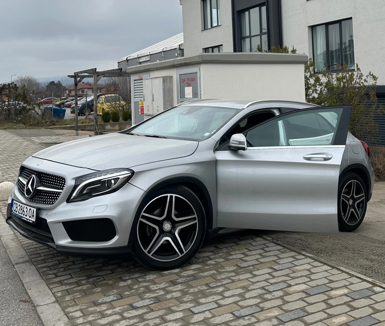 Mercedes-Benz GLA 220 AMG-Line | Apple CarPlay | Backup Camera 