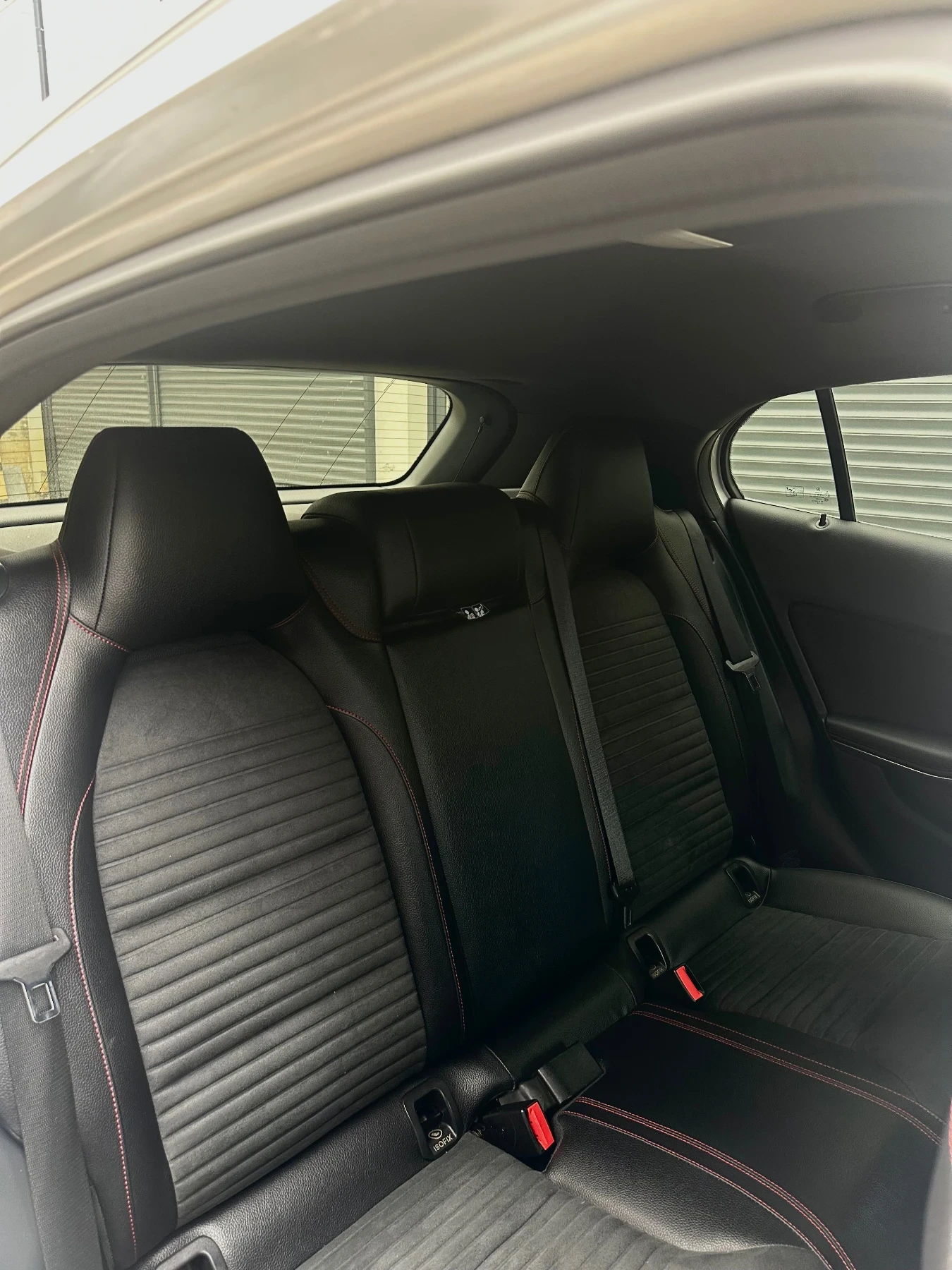 Mercedes-Benz GLA 200 AMG-Line | Apple CarPlay | Backup Camera , снимка 10 - Автомобили и джипове - 54161821