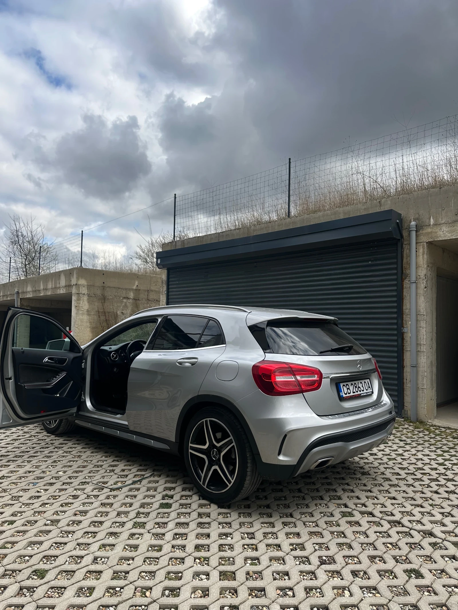 Mercedes-Benz GLA 200 AMG-Line | Apple CarPlay | Backup Camera , снимка 12 - Автомобили и джипове - 54161821