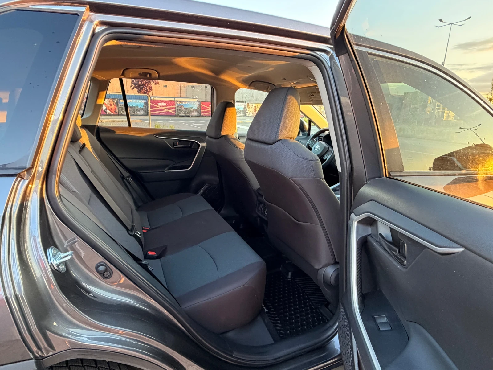 Toyota Rav4 6200км, снимка 11 - Автомобили и джипове - 54598431