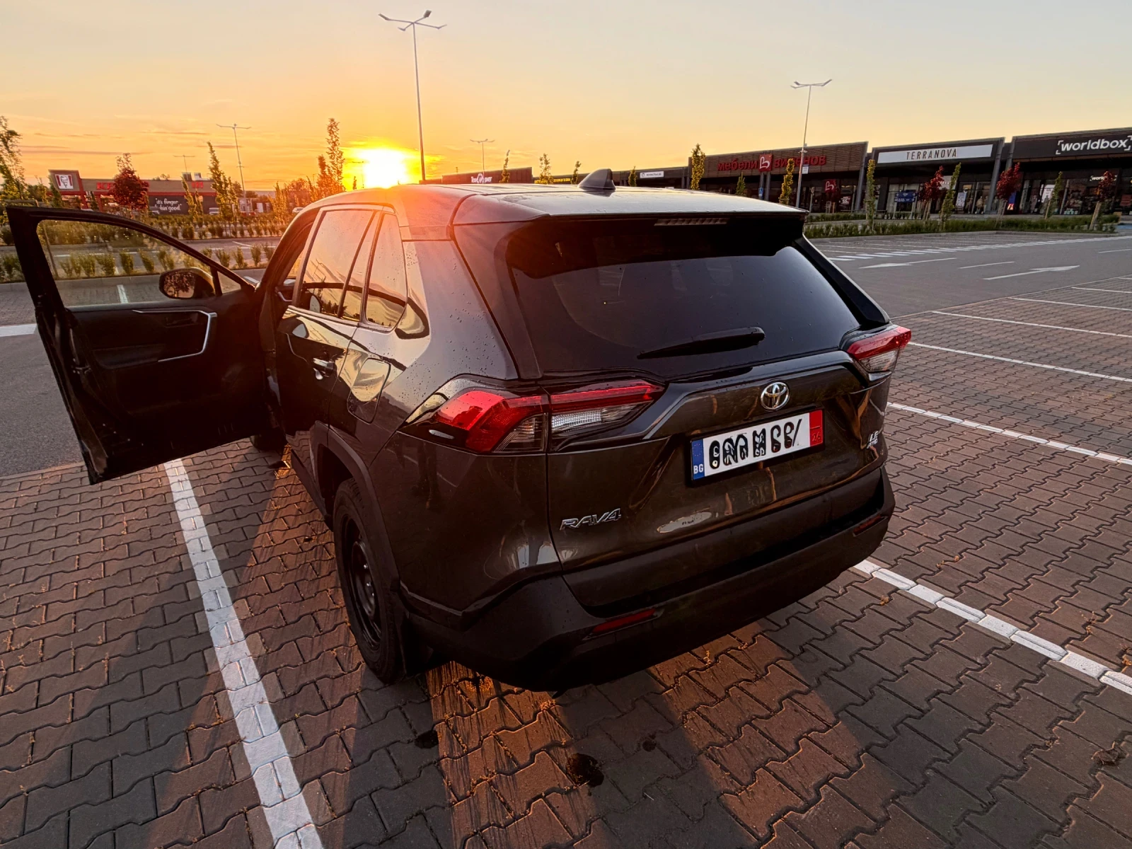 Toyota Rav4 6200км, снимка 6 - Автомобили и джипове - 54598431