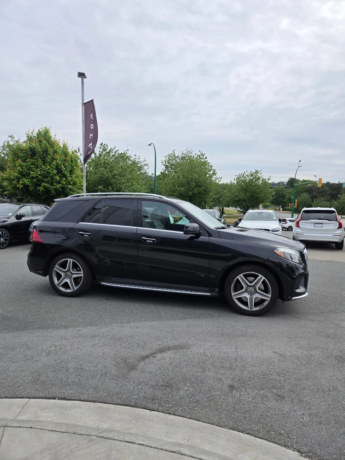 Mercedes-Benz GLE 400 ДИСТРОНИК * ПАНОРАМА * 360 * HARMAN KARDON, снимка 4 - Автомобили и джипове - 54672241