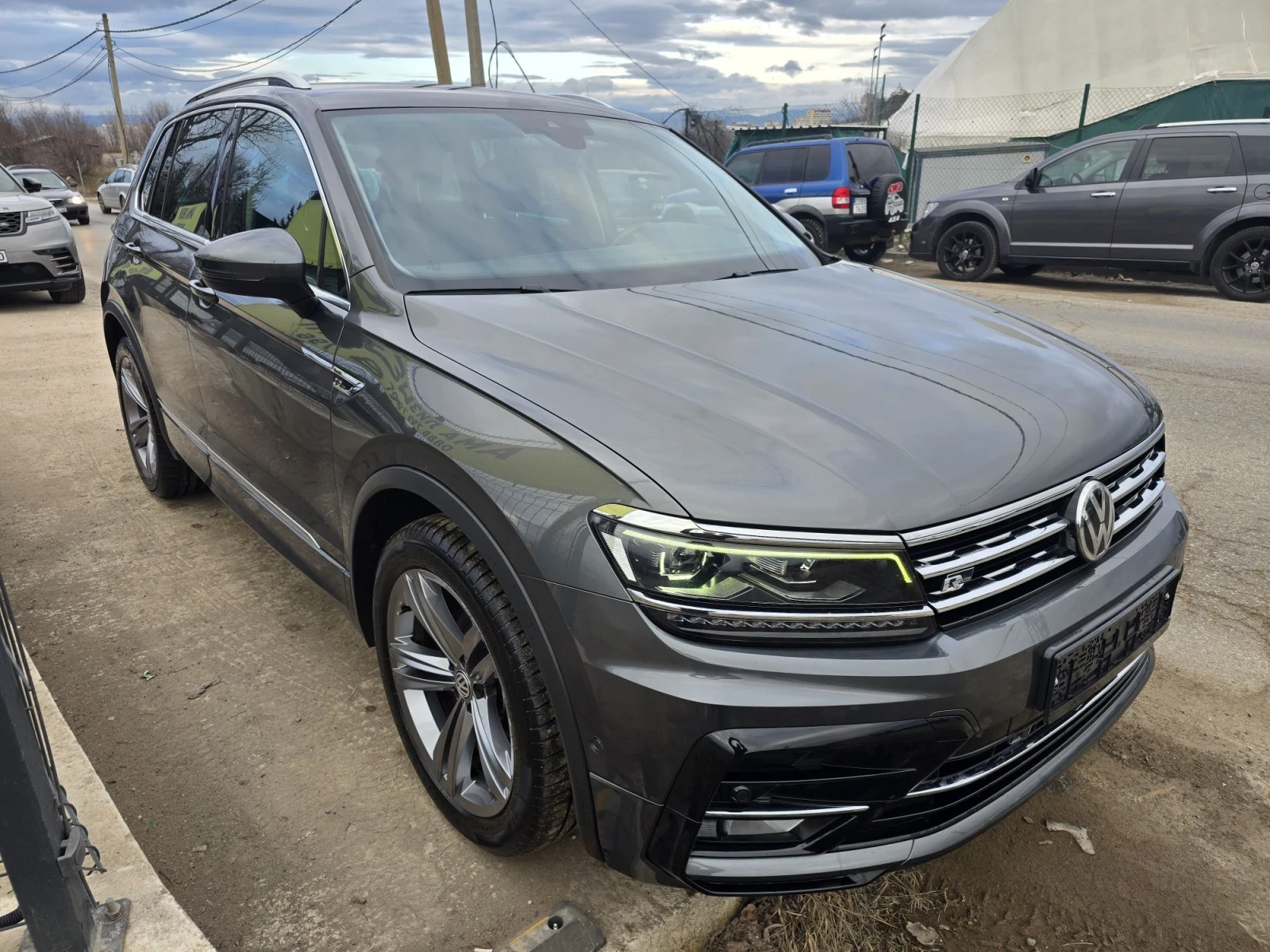 VW Tiguan R-LINE/DIGITAL/CAMERA, снимка 3 - Автомобили и джипове - 56310888