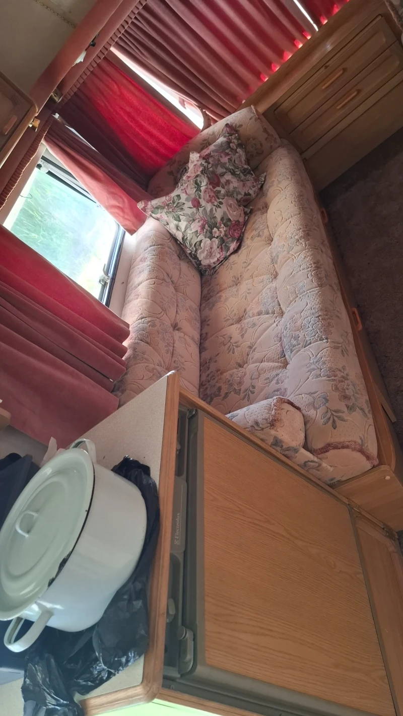 Каравана Avondale, снимка 12 - Каравани и кемпери - 51032164