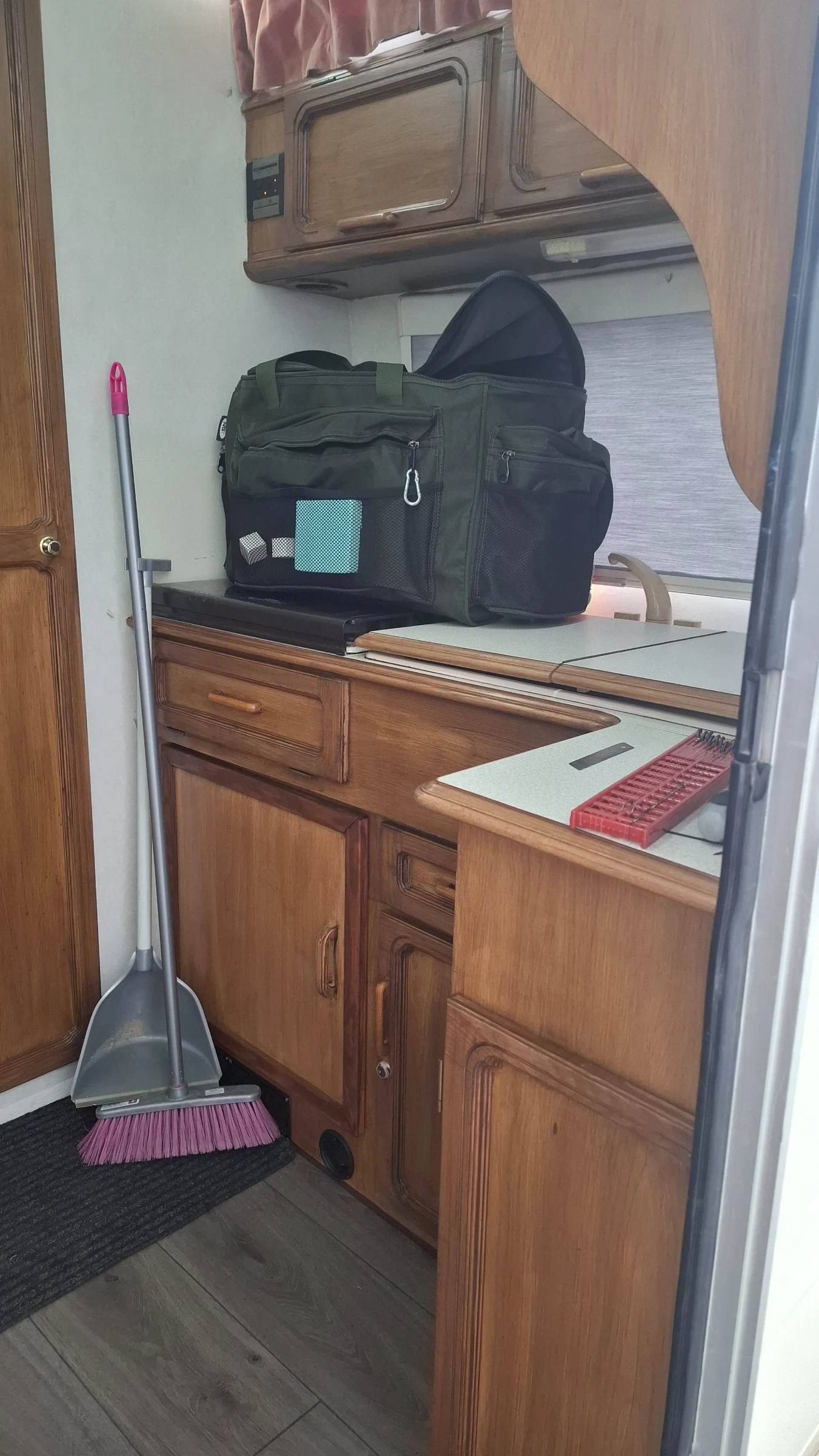 Каравана Avondale, снимка 13 - Каравани и кемпери - 51032164