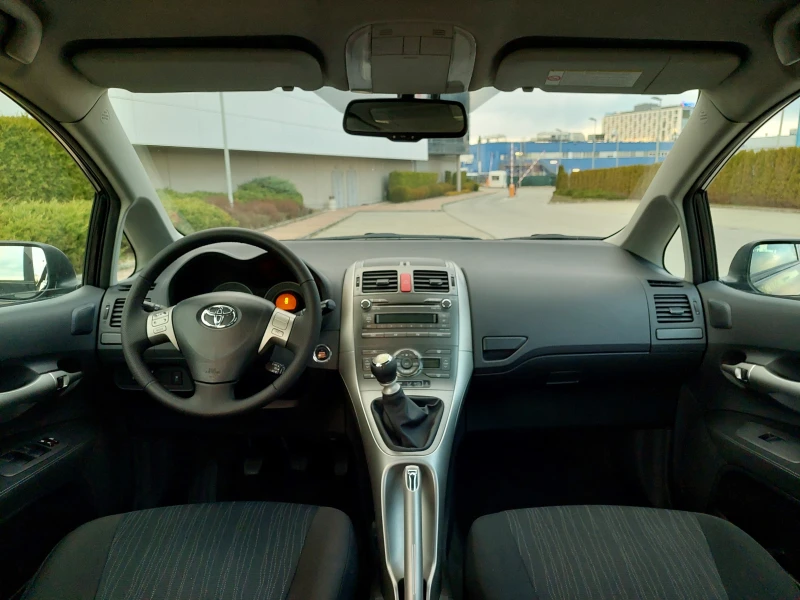 Toyota Auris 1.8 i-147 к.с..* ШВЕЙЦАРИЯ*, снимка 12 - Автомобили и джипове - 44932363
