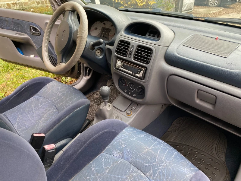 Renault Clio 2, снимка 1 - Автомобили и джипове - 48286873