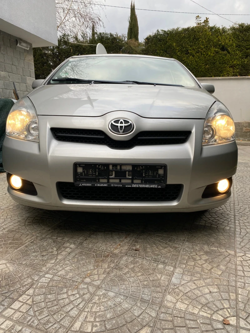 Toyota Corolla verso 2.2 D-4D, снимка 2 - Автомобили и джипове - 49222955