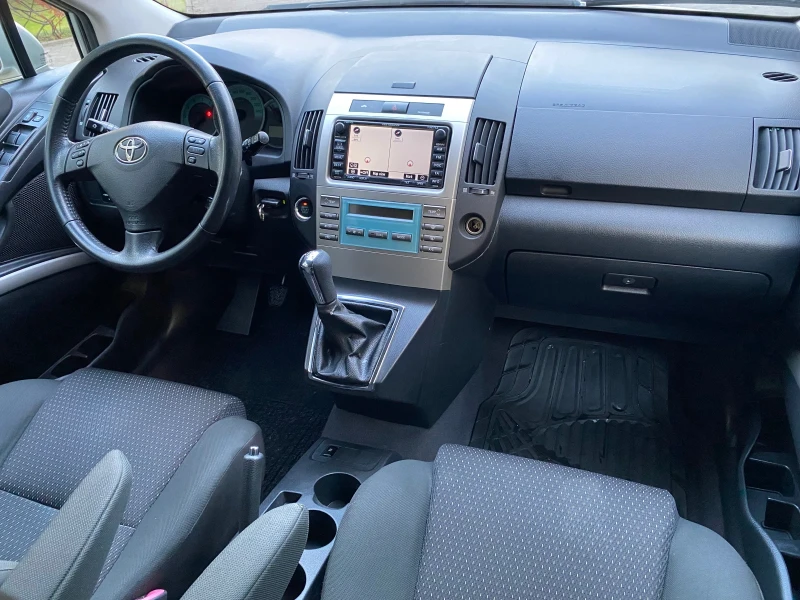 Toyota Corolla verso 2.2 D-4D, снимка 17 - Автомобили и джипове - 49222955