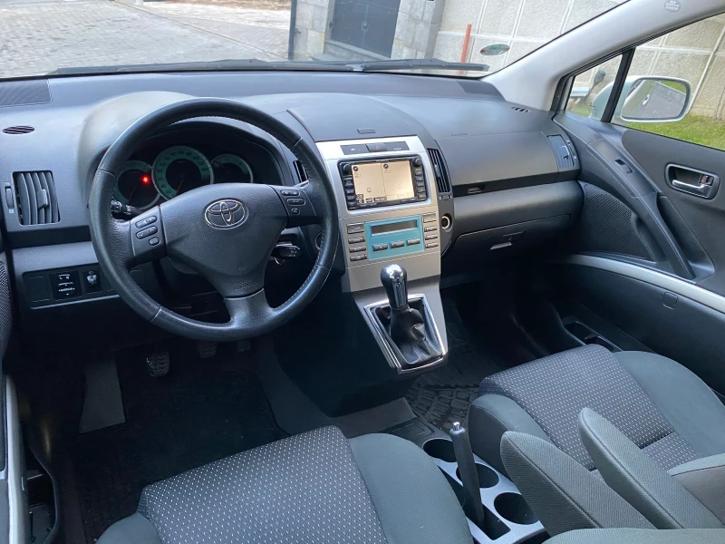 Toyota Corolla verso 2.2 D-4D, снимка 15 - Автомобили и джипове - 49222955