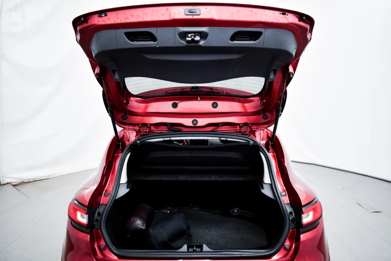 Renault Clio 1.5 DCI, снимка 10 - Автомобили и джипове - 50851322