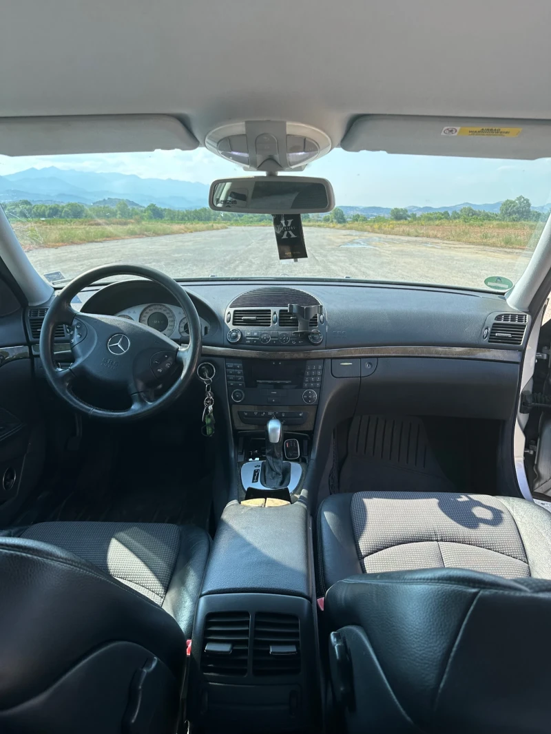 Mercedes-Benz E 240, снимка 10 - Автомобили и джипове - 50891894