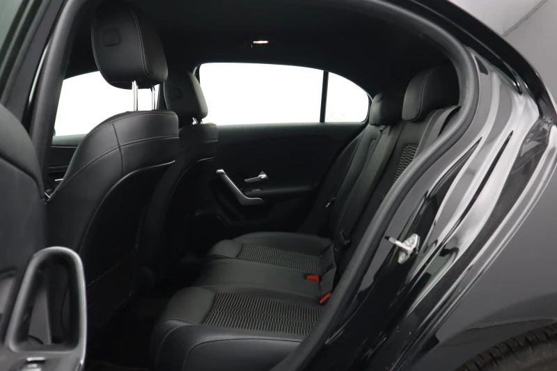 Mercedes-Benz A 180, снимка 12 - Автомобили и джипове - 52640596