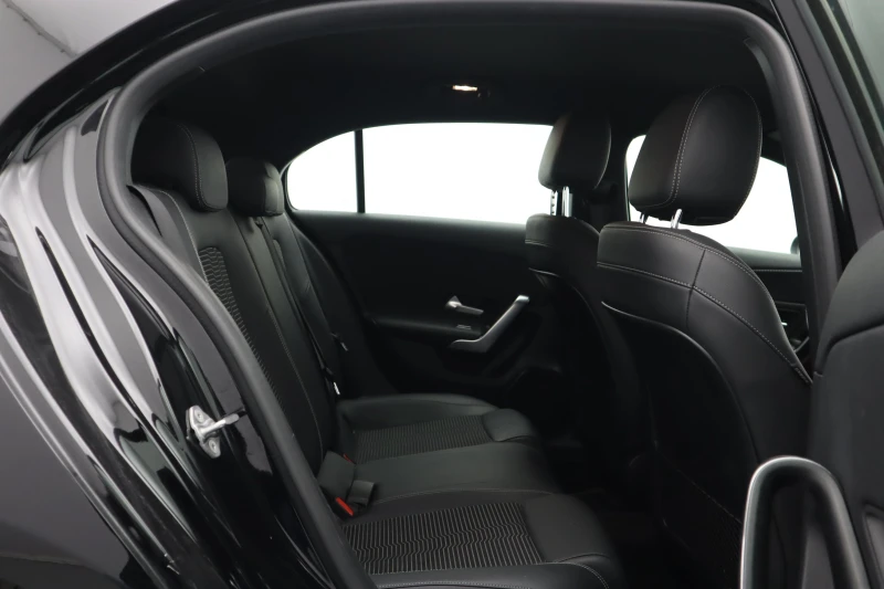 Mercedes-Benz A 180, снимка 11 - Автомобили и джипове - 52640596