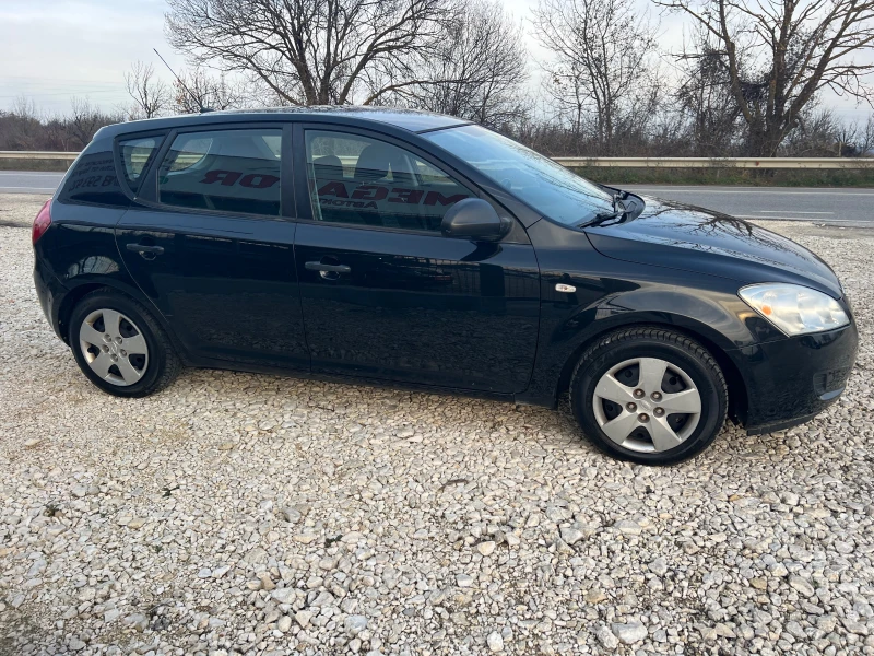 Kia Ceed 1.4i/105p.s-Hatchback, снимка 8 - Автомобили и джипове - 52806756