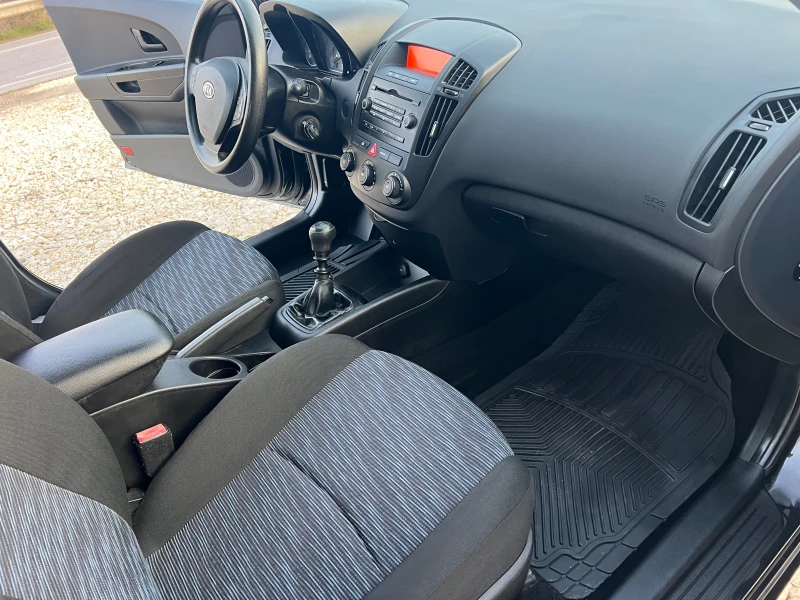 Kia Ceed 1.4i/105p.s-Hatchback, снимка 13 - Автомобили и джипове - 52806756