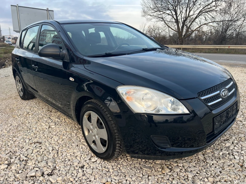 Kia Ceed 1.4i/105p.s-Hatchback, снимка 2 - Автомобили и джипове - 52806756