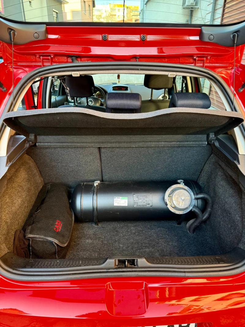 Renault Clio 1.4 Газ / Климатроник, снимка 15 - Автомобили и джипове - 52914044