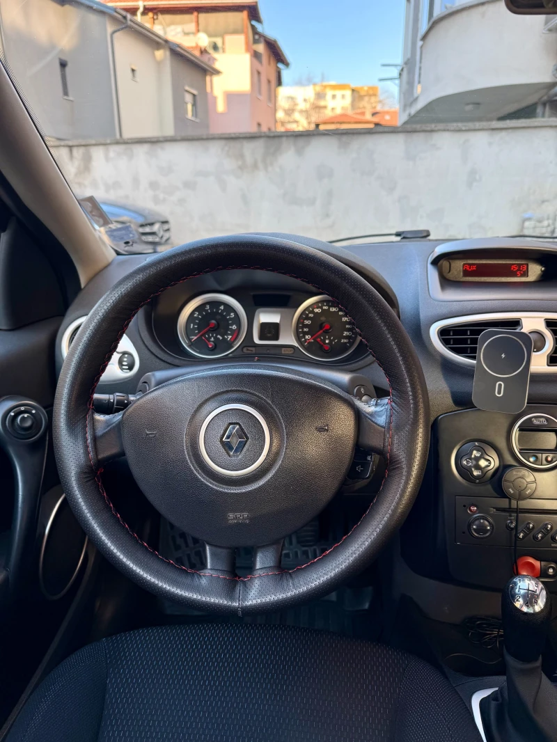 Renault Clio 1.4 Газ / Климатроник, снимка 11 - Автомобили и джипове - 52914044