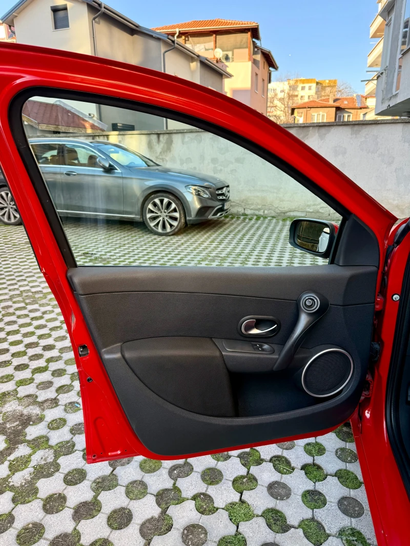 Renault Clio 1.4 Газ / Климатроник, снимка 8 - Автомобили и джипове - 52914044