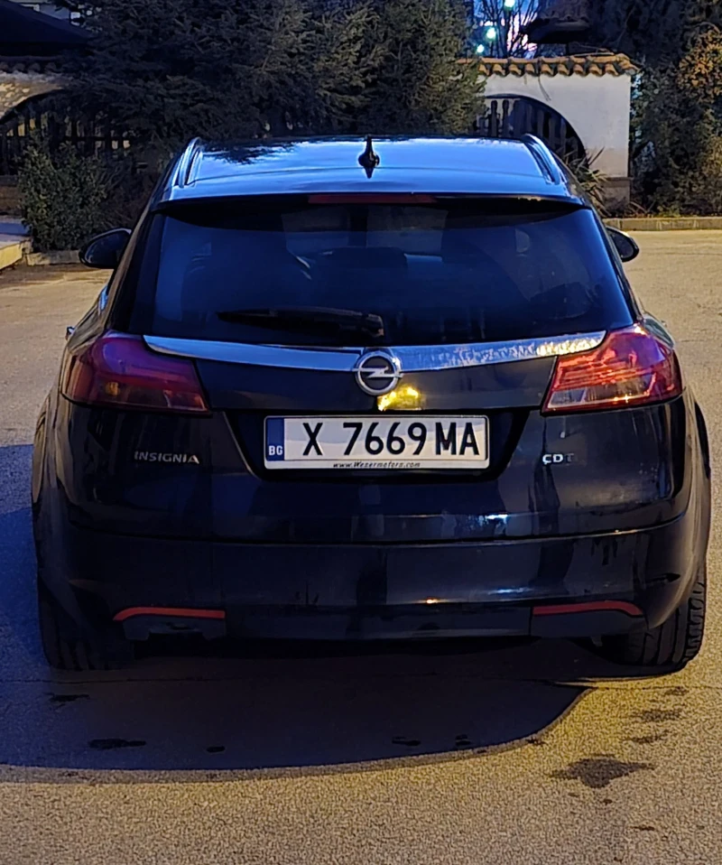 Opel Insignia Комби, снимка 2 - Автомобили и джипове - 53036095
