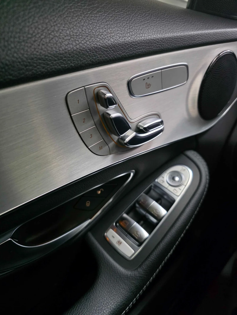 Mercedes-Benz C 300 * * CARFAX * * АВТО КРЕДИТ * * , снимка 11 - Автомобили и джипове - 53237652