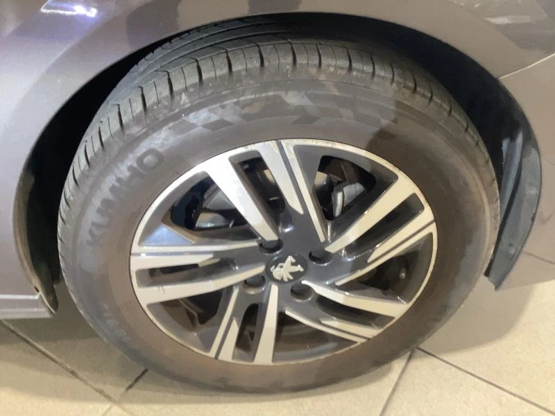 Peugeot 208 208 1.5 Blue-HDi Allure Pack, снимка 11 - Автомобили и джипове - 55382775