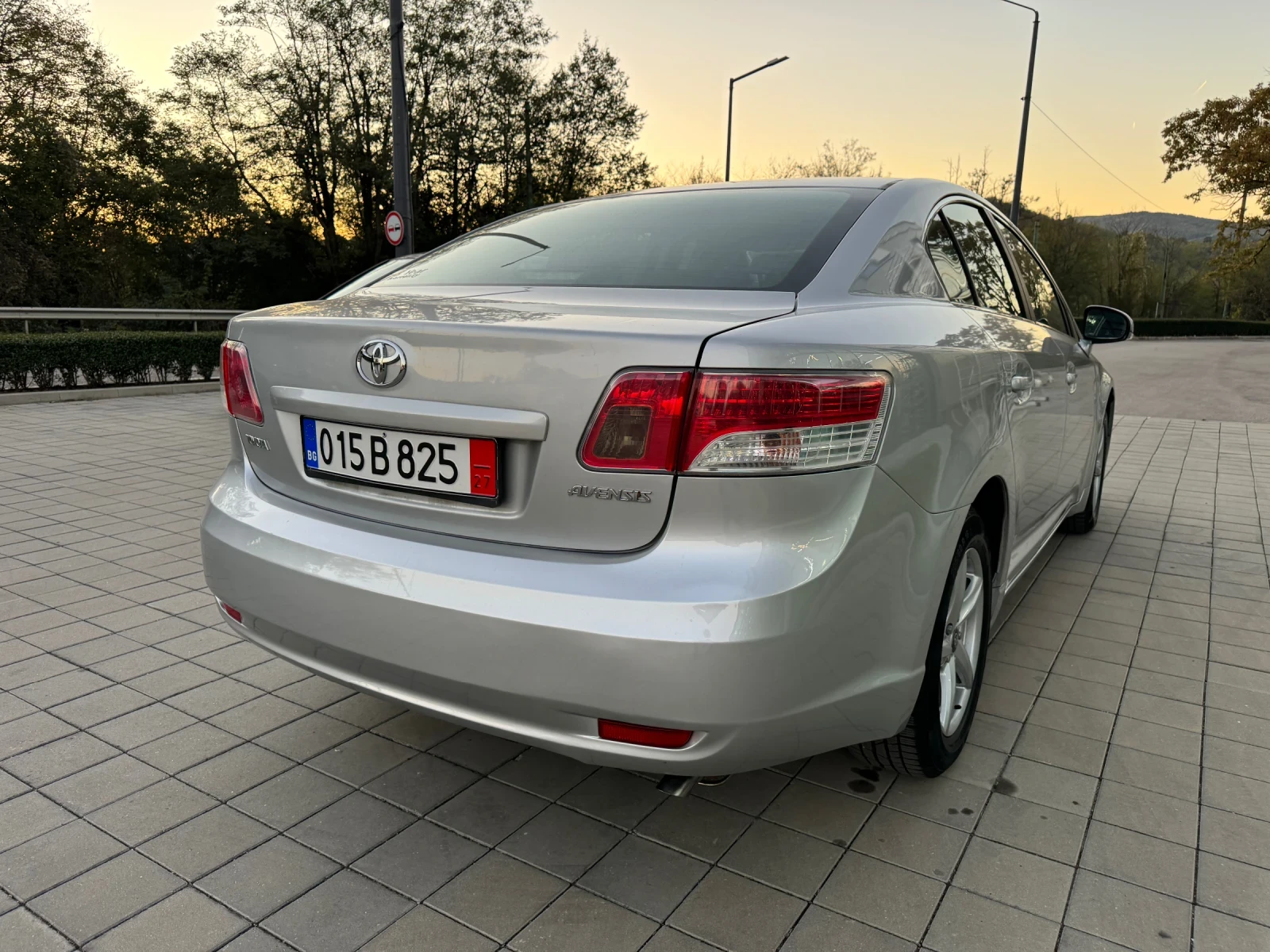 Toyota Avensis Benzin132кс.Sedan160780km!* Navi* Multi* Klima*  - изображение 7