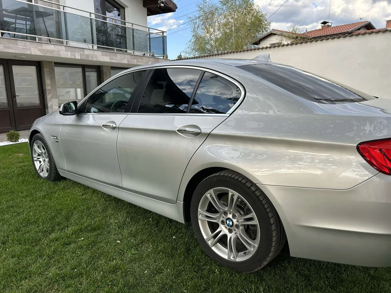 BMW 530 XDrive - изображение 3