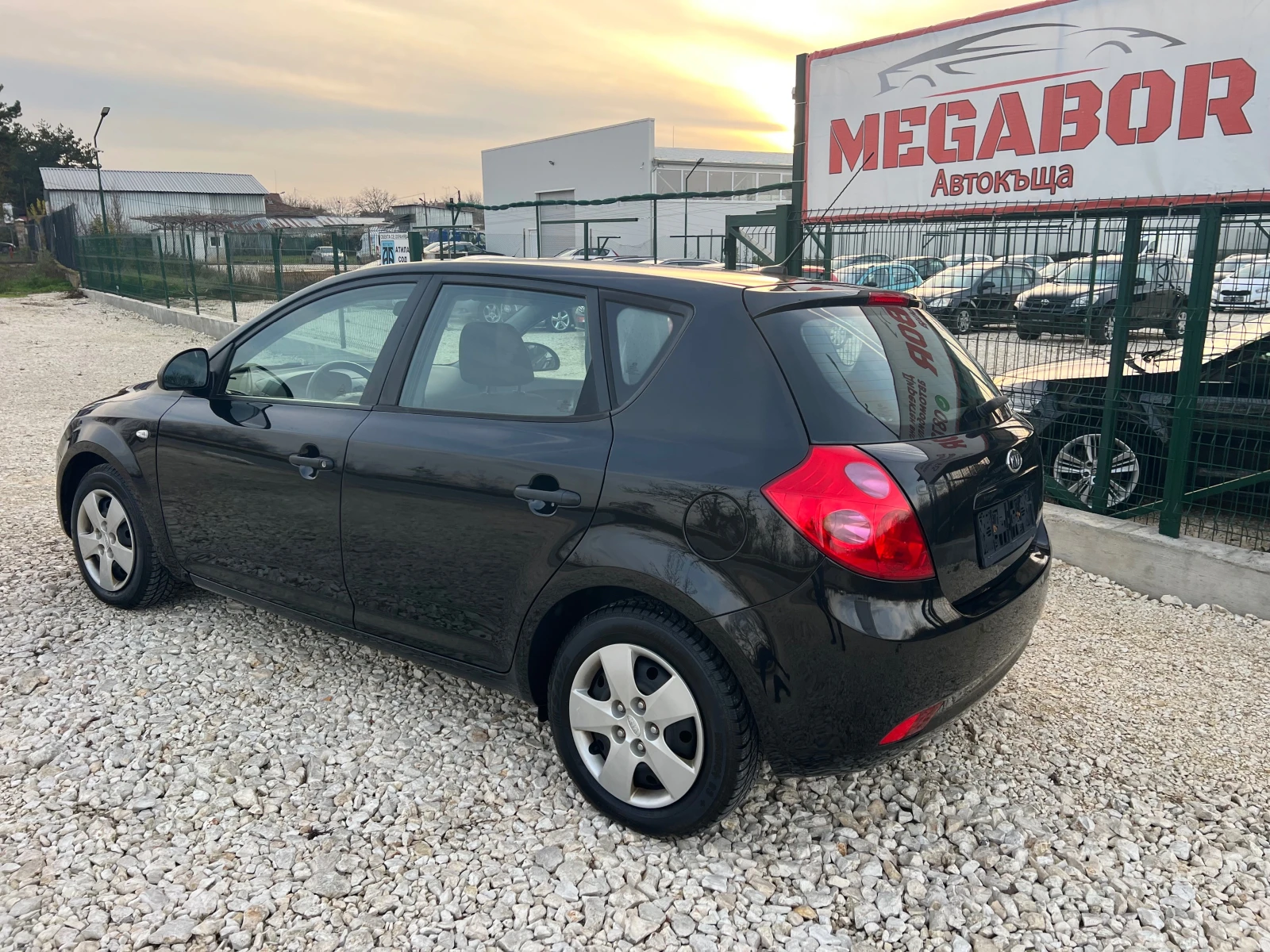 Kia Ceed 1.4i/105p.s-Hatchback | Mobile.bg � ����������� 4