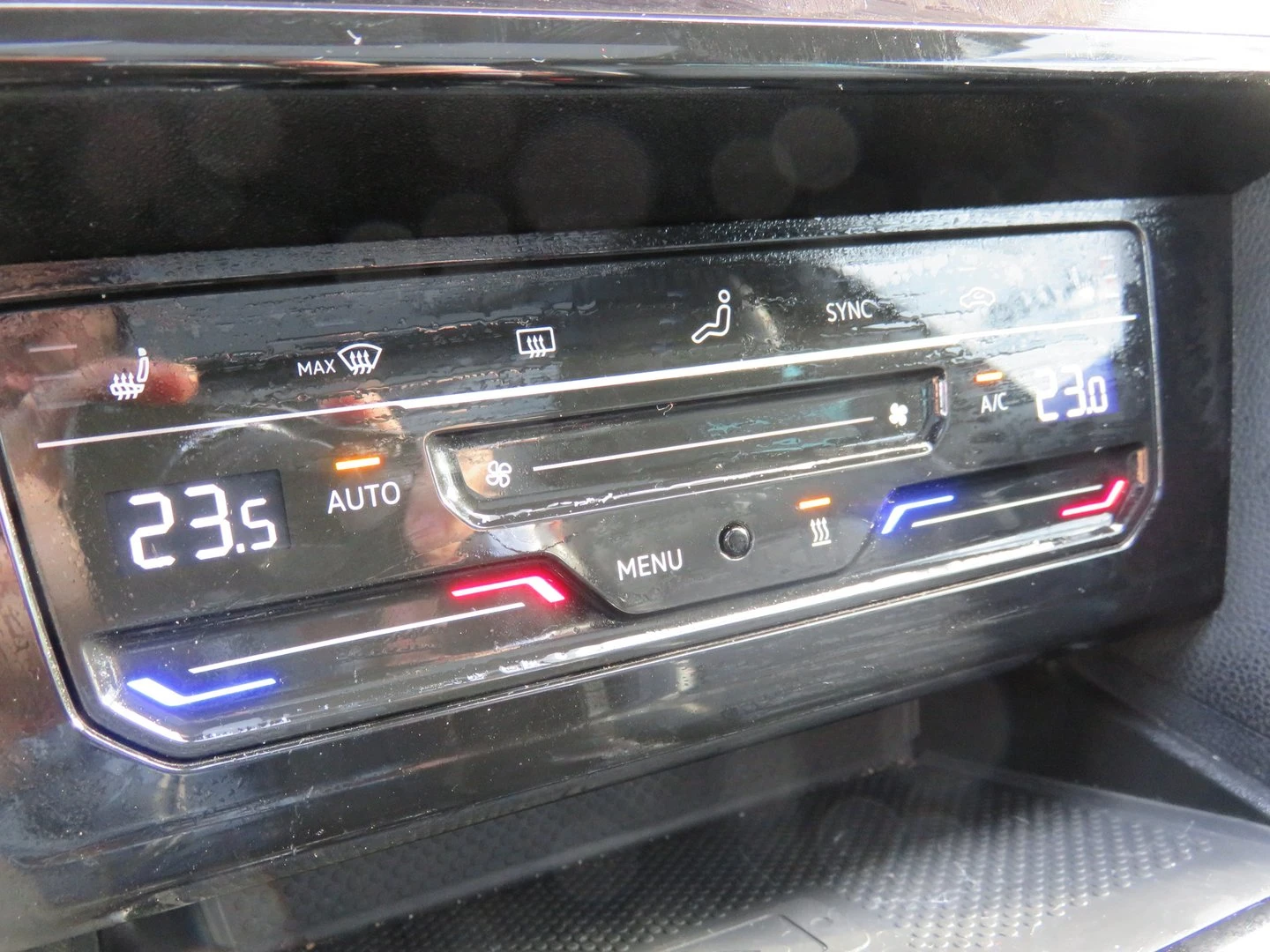VW Passat Elegance 2.0 TDI SCR DSG, снимка 13 - Автомобили и джипове - 54331221