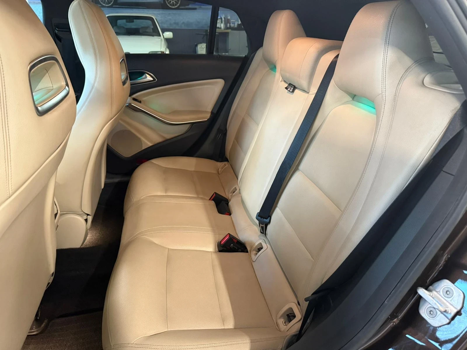 Mercedes-Benz CLA 200, снимка 4 - Автомобили и джипове - 53864803