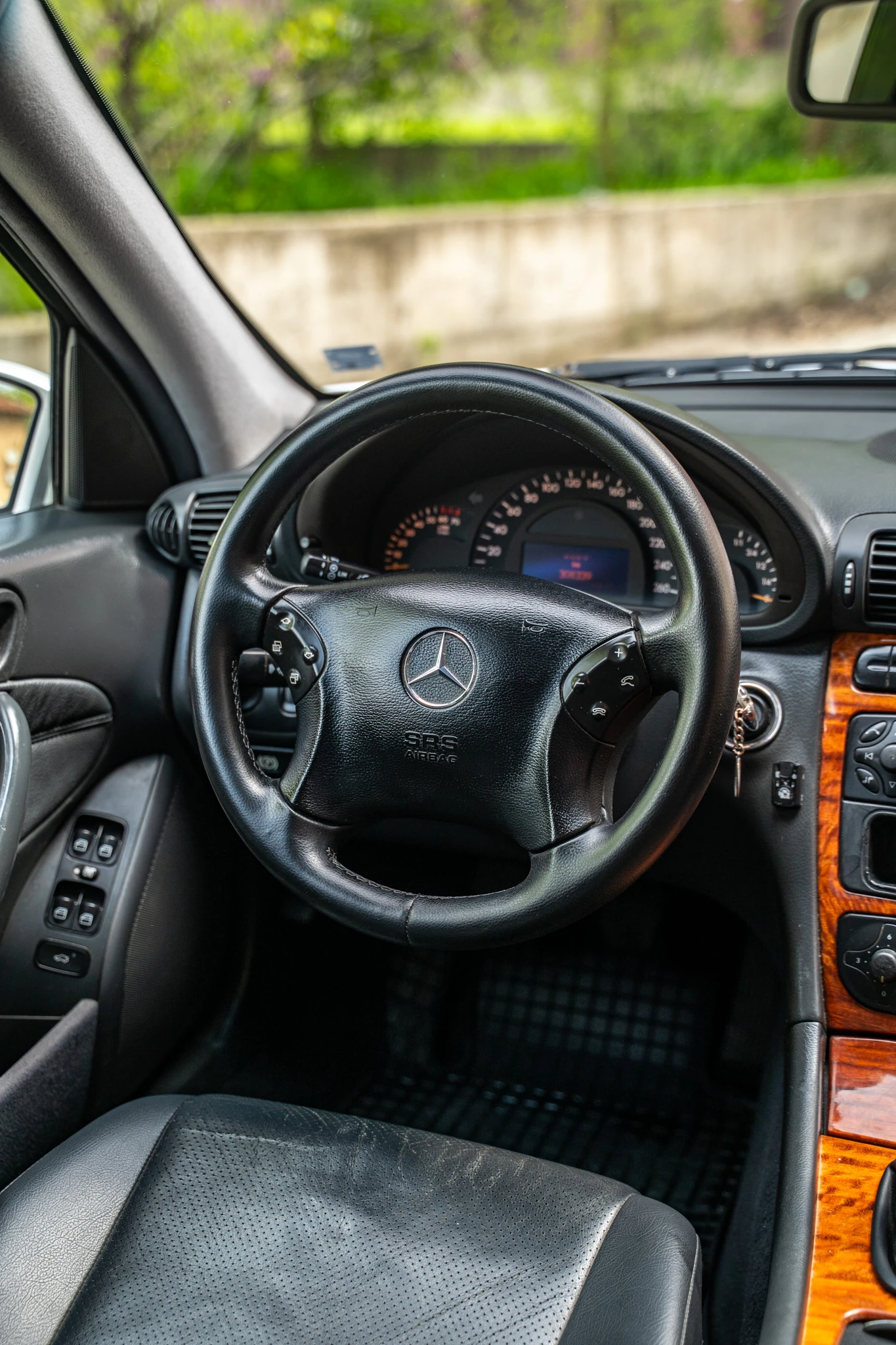 Mercedes-Benz C 200 Kompressor, снимка 14 - Автомобили и джипове - 54383329