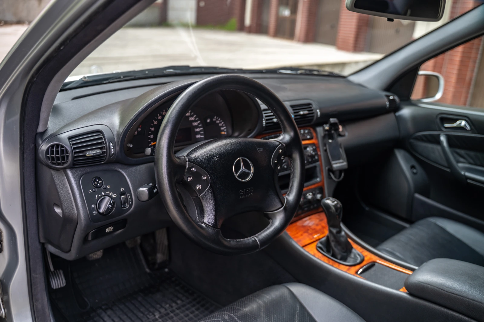 Mercedes-Benz C 200 Kompressor, снимка 7 - Автомобили и джипове - 54383329
