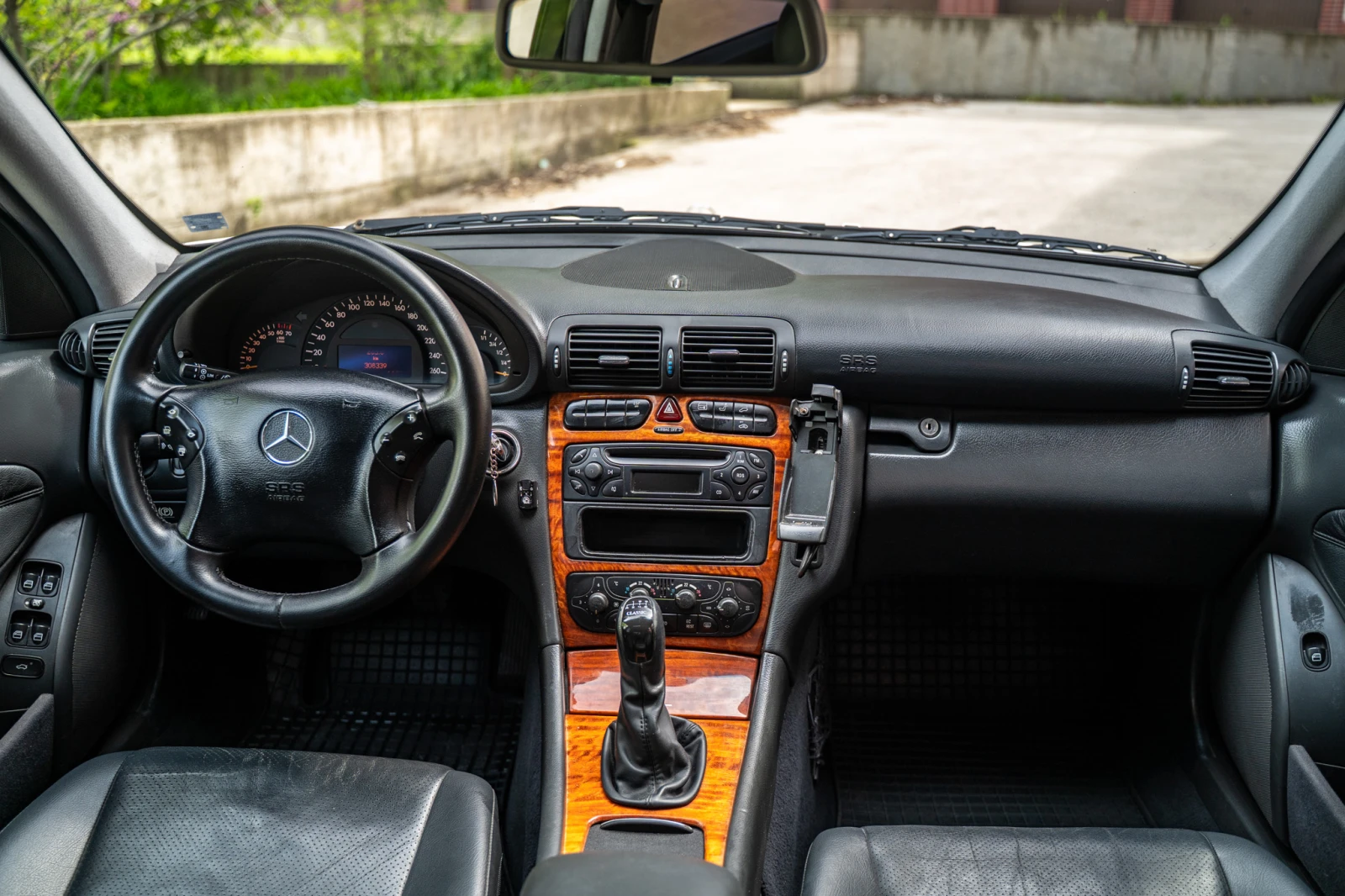 Mercedes-Benz C 200 Kompressor, снимка 13 - Автомобили и джипове - 54383329