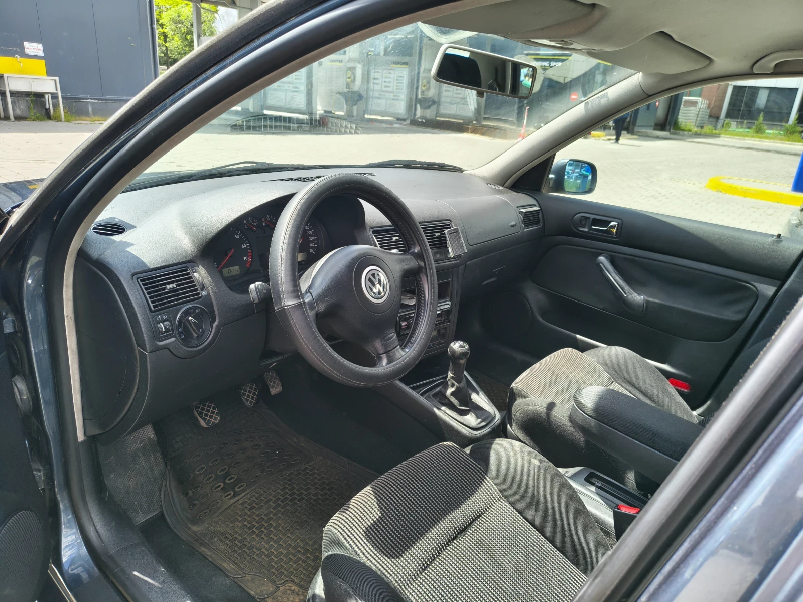VW Golf 1.6 бензин , снимка 11 - Автомобили и джипове - 54586419