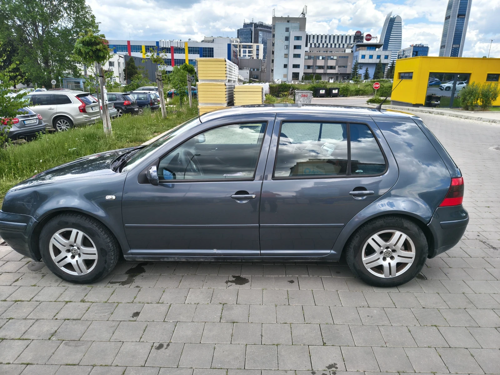 VW Golf 1.6 бензин , снимка 2 - Автомобили и джипове - 54586419